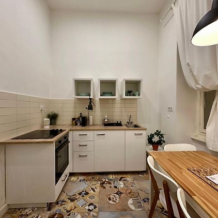 Cozy Studio Flat In The Heart Of Budapest Exterior photo